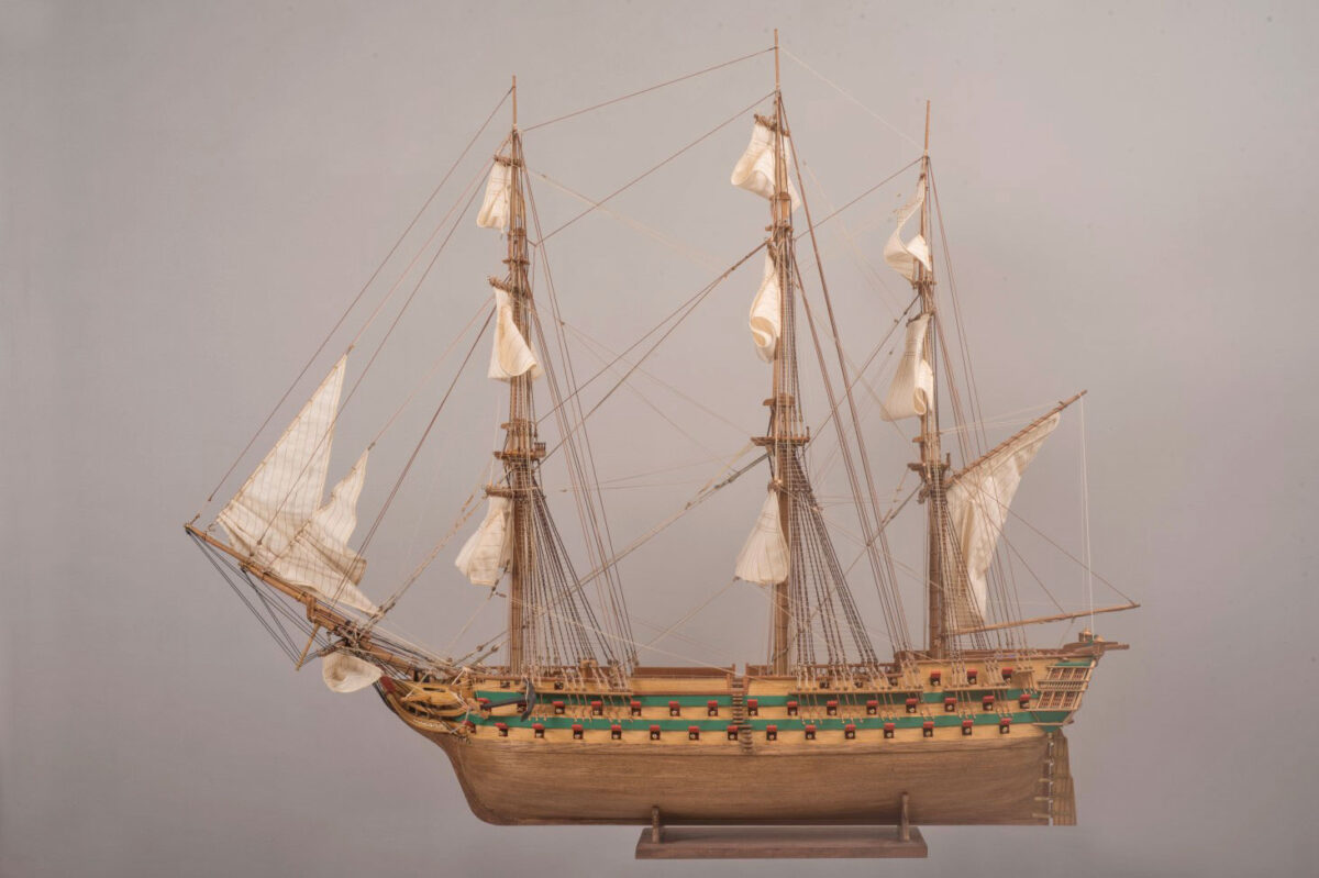 Ομοίωμα ιστορικού πλοίου, έργο του Αντώνη Τζούμα, από την έκθεση «Καράβια θρύλοι των θαλασσών κατά την Εθνεγερσία του 1821» (φωτ.: ΑΠΕ-ΜΠΕ).