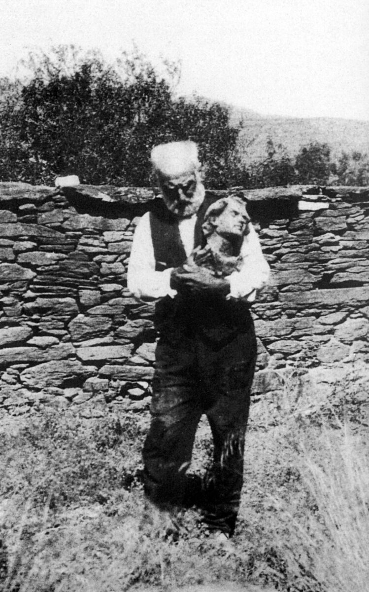 Ο Χαλεπάς με τον Εκατόγχειρα (Στρούζα). Ιδιωτική Συλλογή.