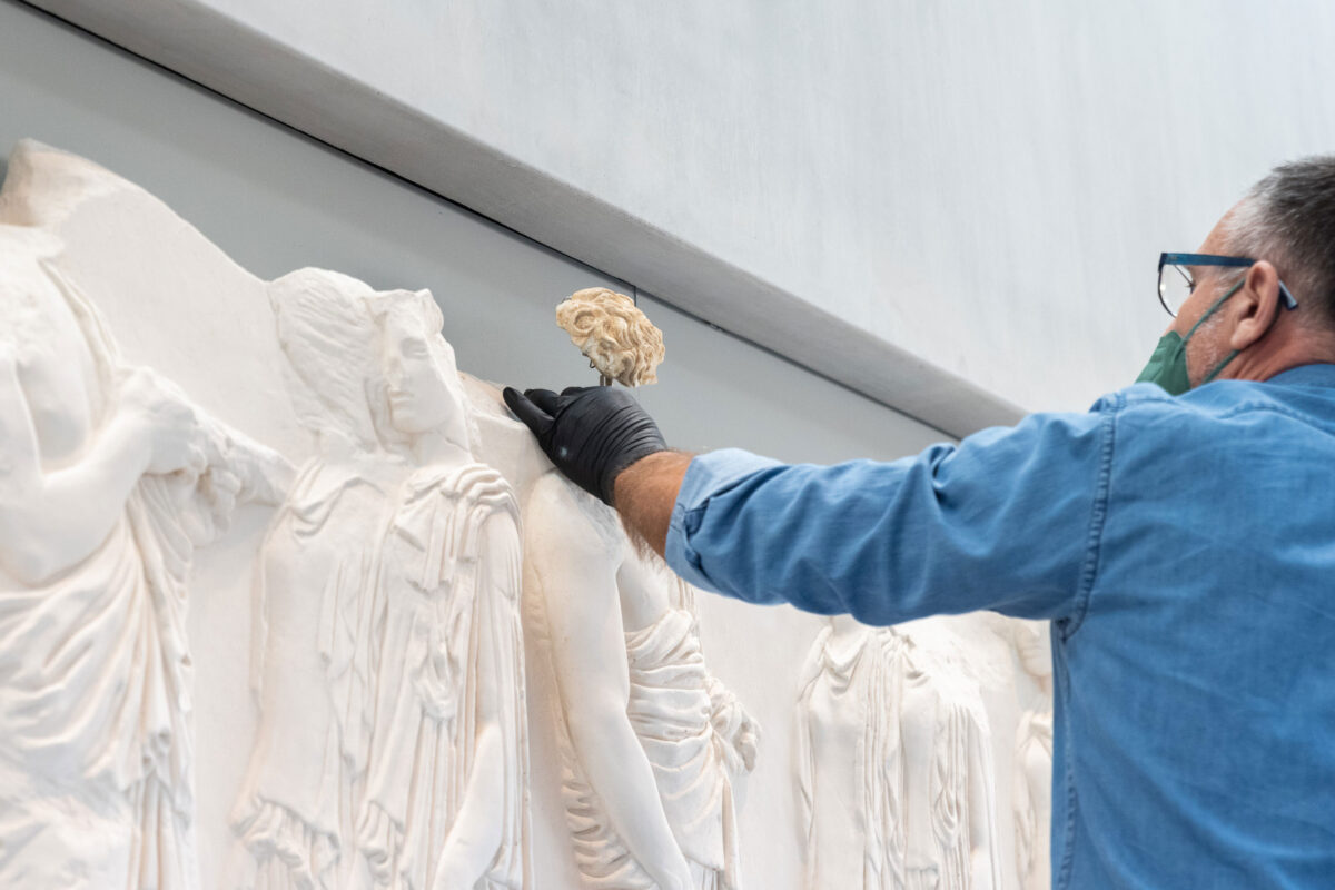 Δέκα θραύσματα του Παρθενώνα, από το ΕΑΜ στο Μουσείο Ακρόπολης