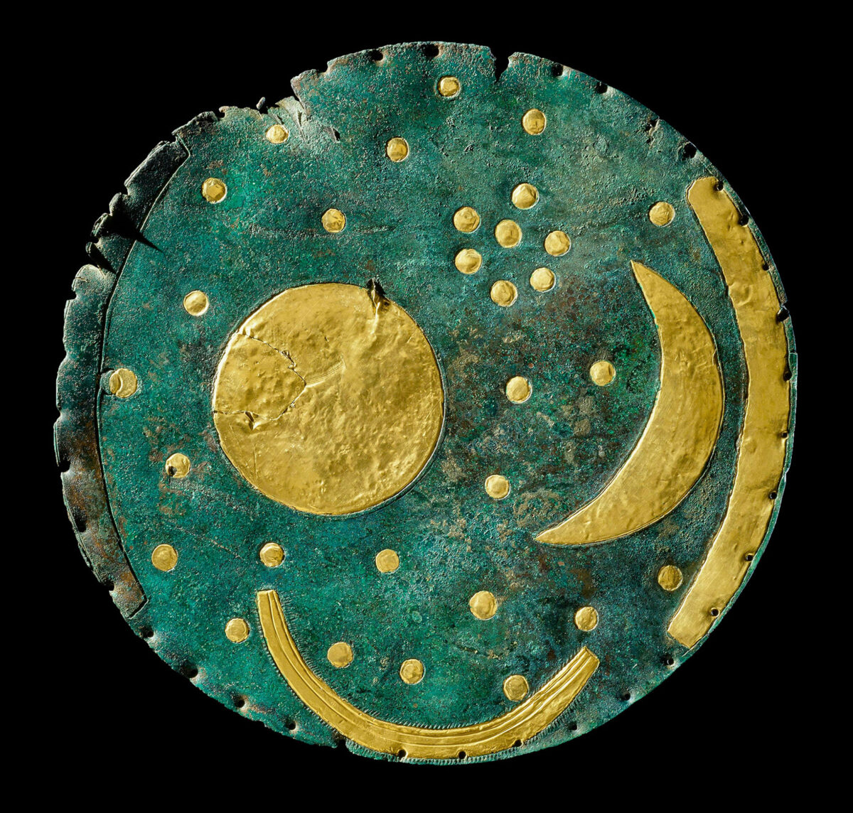 Nebra Sky Disc. Μεταλλικός δίσκος στον οποίο απεικονίζεται ο νυχτερινός ουρανός. Γερμανία, περ. 1600 π.Χ. © Landesamt für Denkmalpflege und Archäologie Sachsen-Anhalt, Juraj Lipták.