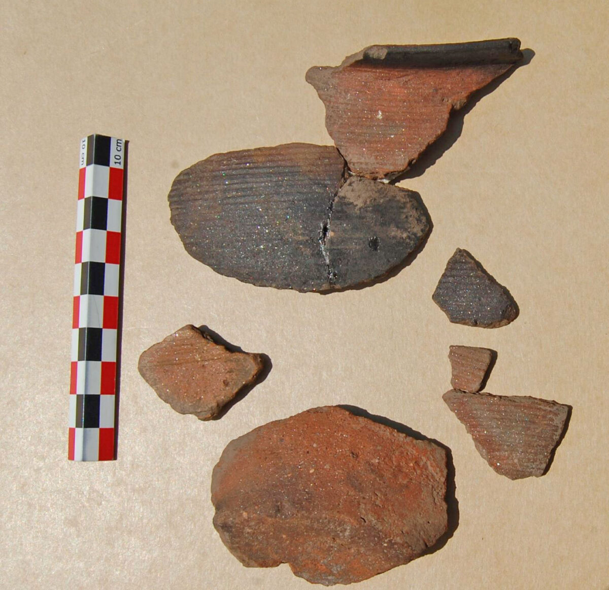 Κεραμική μαγειρικού σκεύους μεσοβυζαντινών χρόνων (φωτ.: ΑΠΕ-ΜΠΕ / Μελίνα Παϊσίδου).