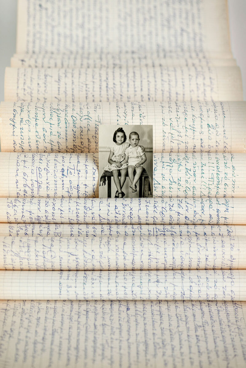 Έργο της Κατερίνας Καλούδη από την έκθεση «Αδειάζοντας το σπίτι των γονιών μου».