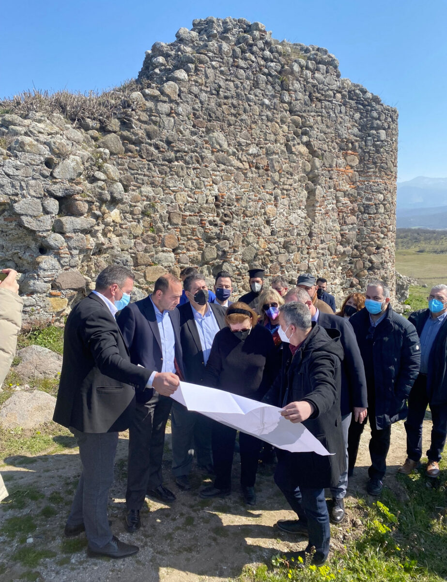 Από την αυτοψία της Λίνας Μενδώνη στο Κάστρο Μογλενών (φωτ.: ΥΠΠΟΑ).