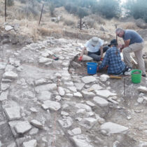 Ενδείξεις για οργανωμένο οικισμό της Ακεραμικής περιόδου στο Τρόοδος