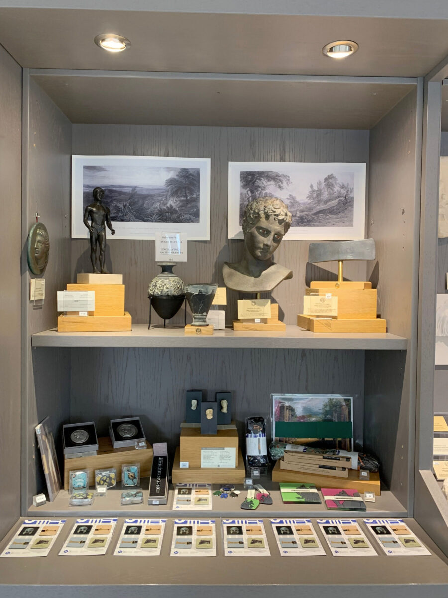 Αρχαιολογικό Μουσείο Ολυμπίας, πωλητήριο (φωτ.: ΥΠΠΟΑ).