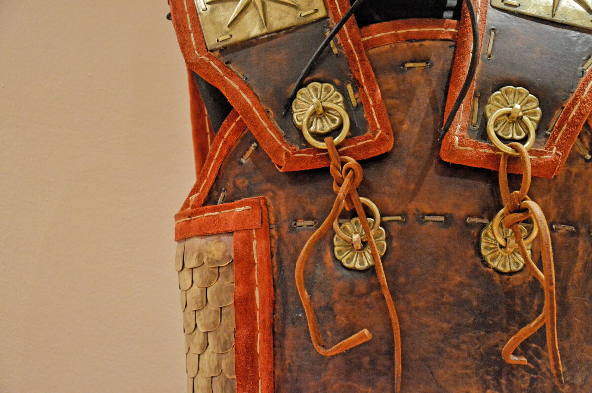 Δερματοθώρακας Αλεξανδρινής περιόδου. Από την έκθεση «Πανοπλίες - Η τέχνη του οπλισμού στην Αρχαία Ελλάδα» στο Μουσείο Κοτσανά.