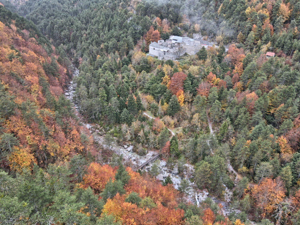 Η Παλαιά Μονή Αγίου Διονυσίου εν Ολύμπω (φωτ.: ΑΠΕ-ΜΠΕ / Ιερά Μητρόπολη Κίτρους, Κατερίνης και Πλαταμώνος).
