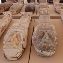 Εκατοντάδες σαρκοφάγοι και αγάλματα θεών ήρθαν στο φως στη Σακάρα