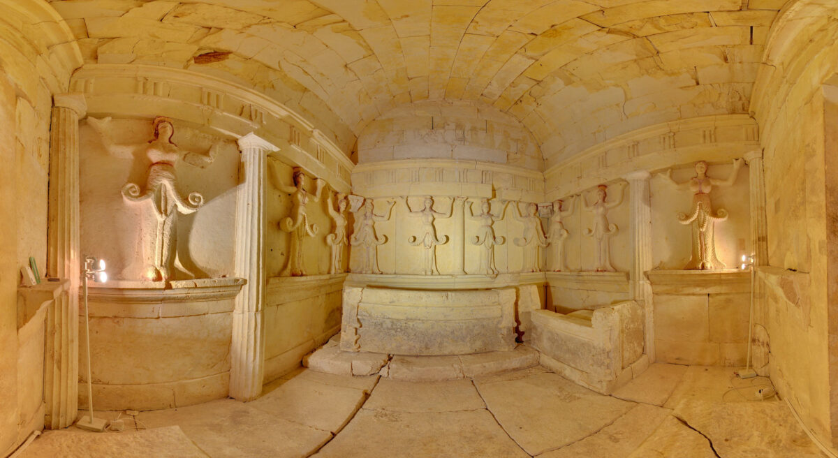 Ο Θρακικός Τύμβος στο Σβεστάρι (φωτ.: Βικιπαίδεια).