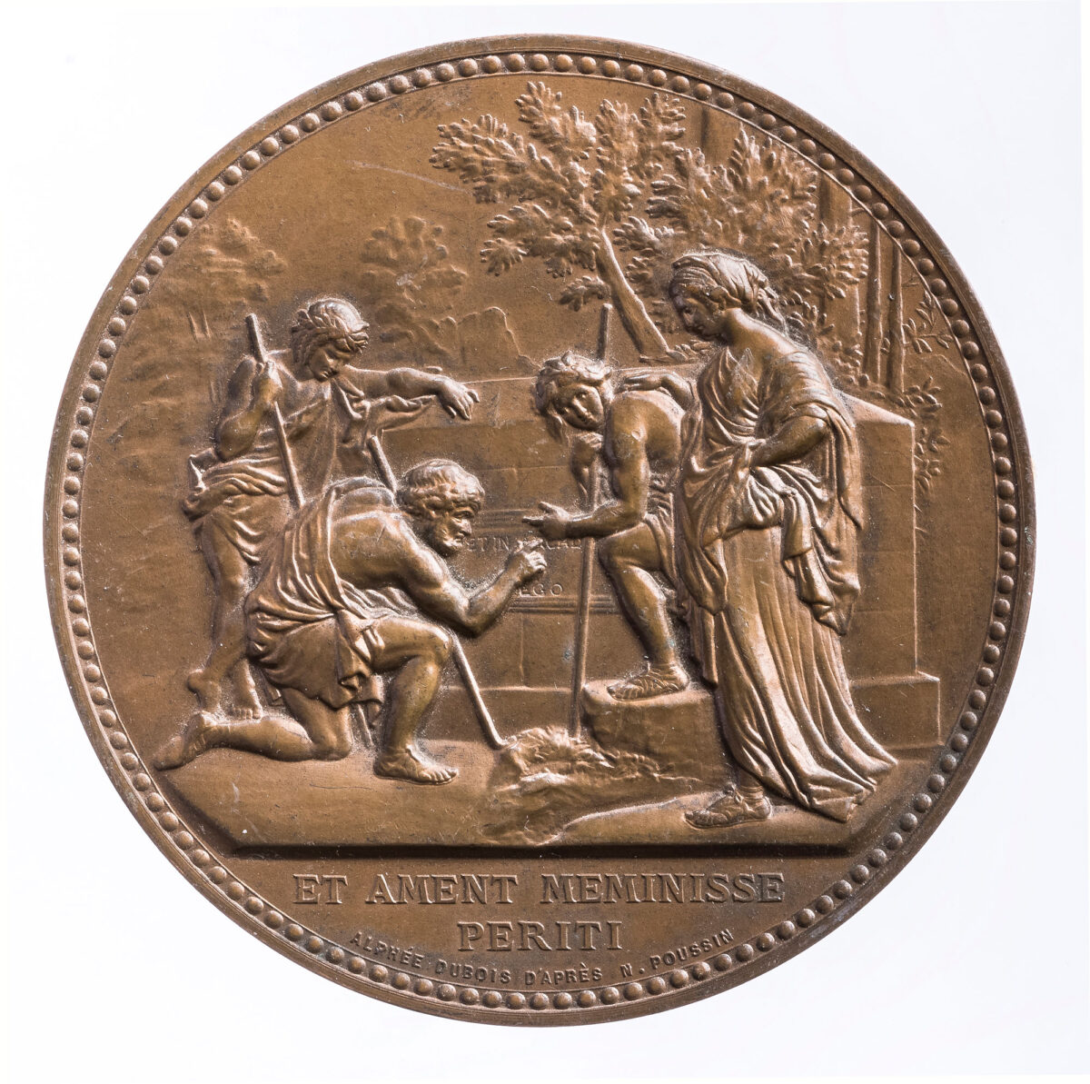 Χάλκινο μετάλλιο, χαράκτης Alphée Dubois (σε πρότυπο του N. Poussin), 1872. Νομισματική Συλλογή ΚΙΚΠΕ. Ο αλληγορικός πίνακας  «Et in Arcadia ego» του N. Poussin.