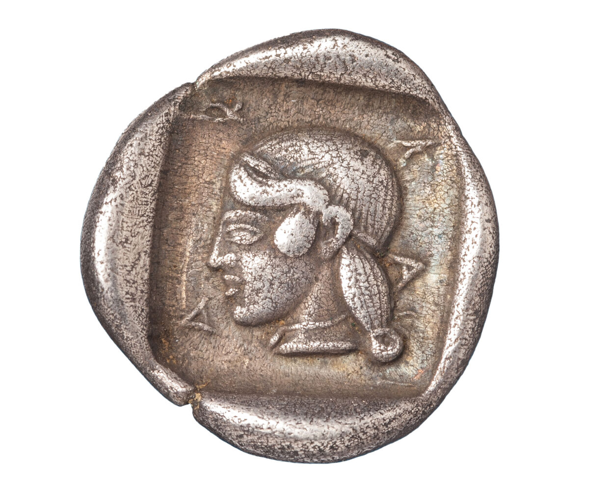 Αργυρό τριώβολο, αρκαδική κοπή, 5ος αιώνας π.Χ. Μουσείο Μπενάκη. Κεφαλή Καλλιστούς(;).