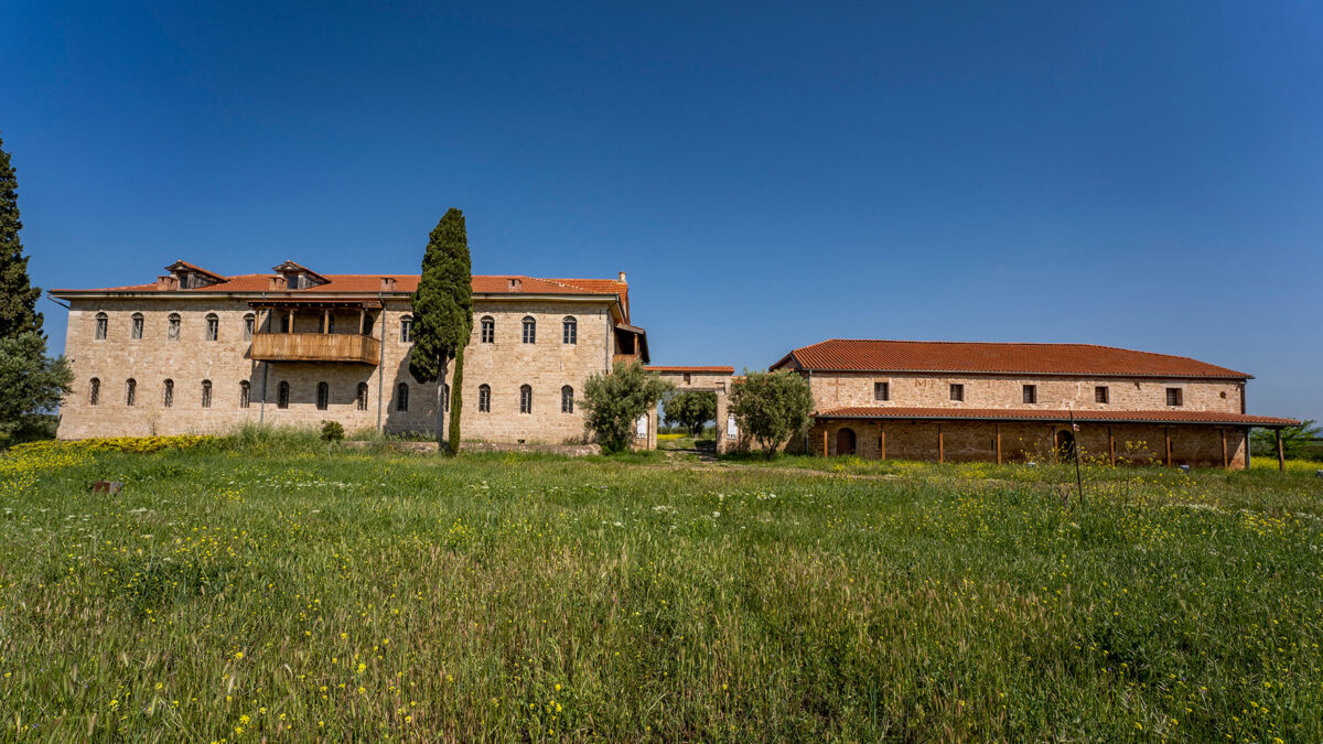 Το μετοχιακό συγκρότημα Νέων Φλογητών (φωτ.: Εφορεία Αρχαιοτήτων Χαλκιδικής και Αγίου Όρους).