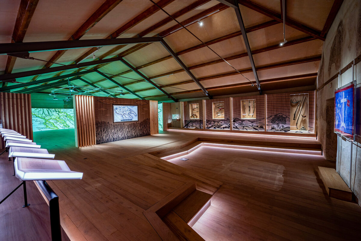 Άποψη της έκθεσης (φωτ.: Εφορεία Αρχαιοτήτων Χαλκιδικής και Αγίου Όρους).