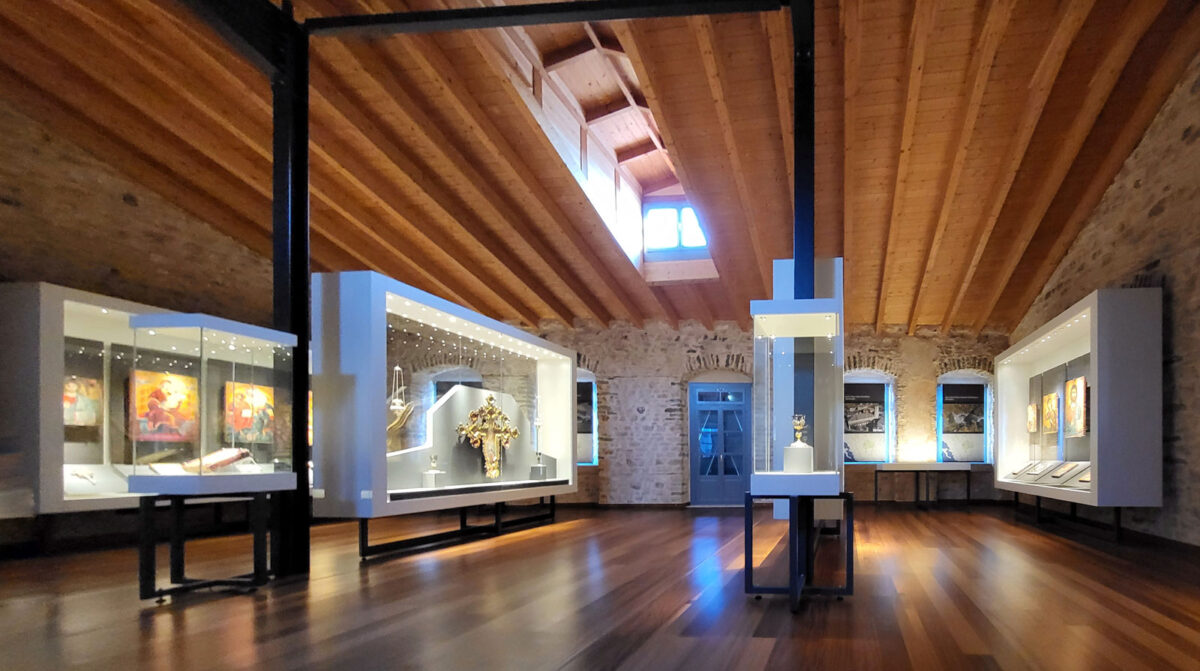 Άποψη της έκθεσης στο «Κέντρο Προστασίας και Προβολής Ιστορίας και Τέχνης» της Μητροπόλεως Ιωαννίνων (φωτ.: Ηλίας Παπαγεωργίου).