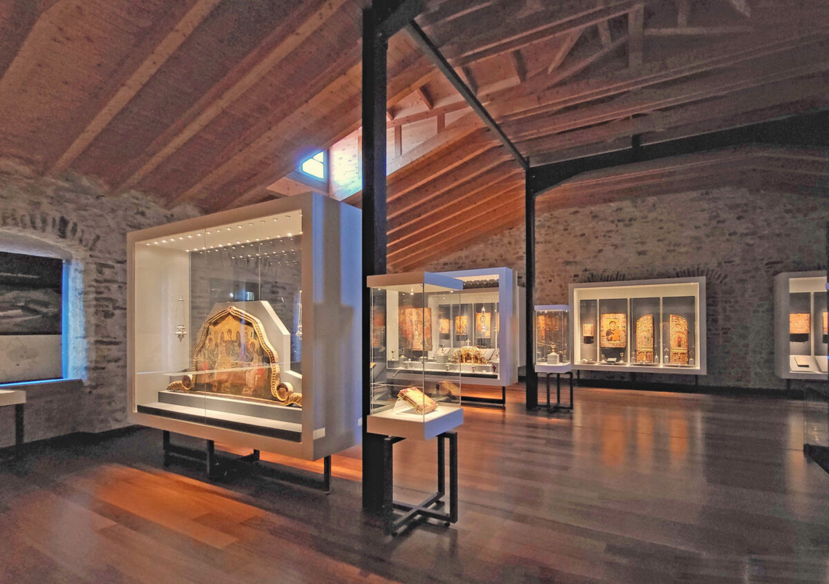 Άποψη της έκθεσης στο «Κέντρο Προστασίας και Προβολής Ιστορίας και Τέχνης» της Μητροπόλεως Ιωαννίνων (φωτ.: Ηλίας Παπαγεωργίου).