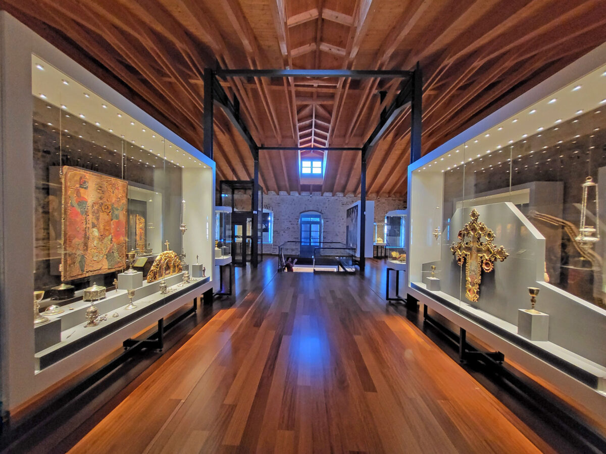 Άποψη της έκθεσης στο «Κέντρο Προστασίας και Προβολής Ιστορίας και Τέχνης» της Μητροπόλεως Ιωαννίνων (φωτ.: Ηλίας Παπαγεωργίου).