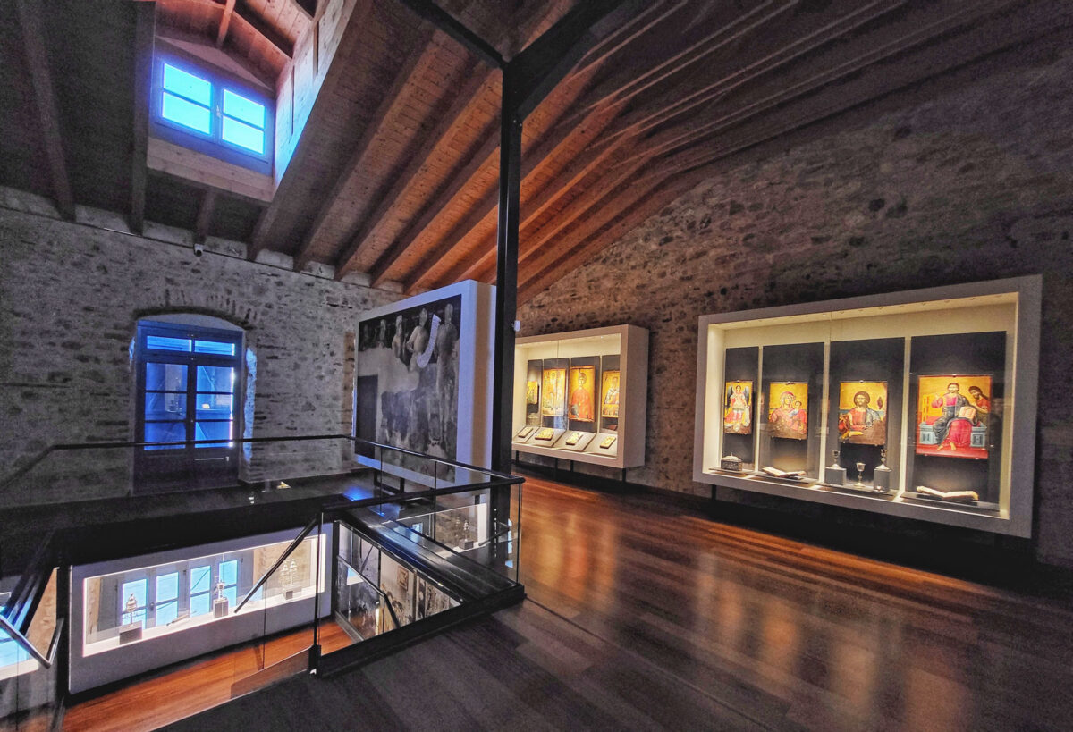 Άποψη της έκθεσης στο «Κέντρο Προστασίας και Προβολής Ιστορίας και Τέχνης» της Μητροπόλεως Ιωαννίνων (φωτ.: Ηλίας Παπαγεωργίου).