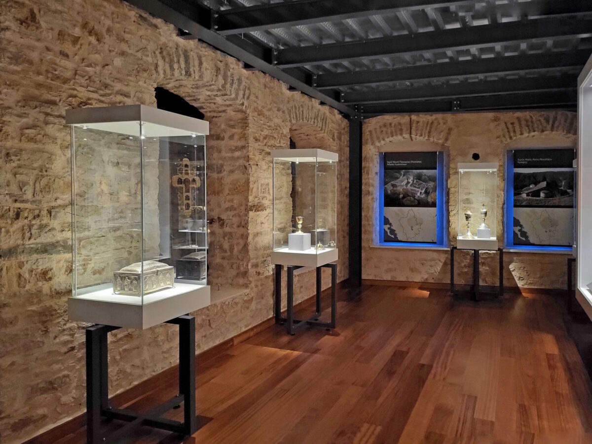 Άποψη της έκθεσης στο «Κέντρο Προστασίας και Προβολής Ιστορίας και Τέχνης» της Μητροπόλεως Ιωαννίνων (φωτ.: Ηλίας Παπαγεωργίου).