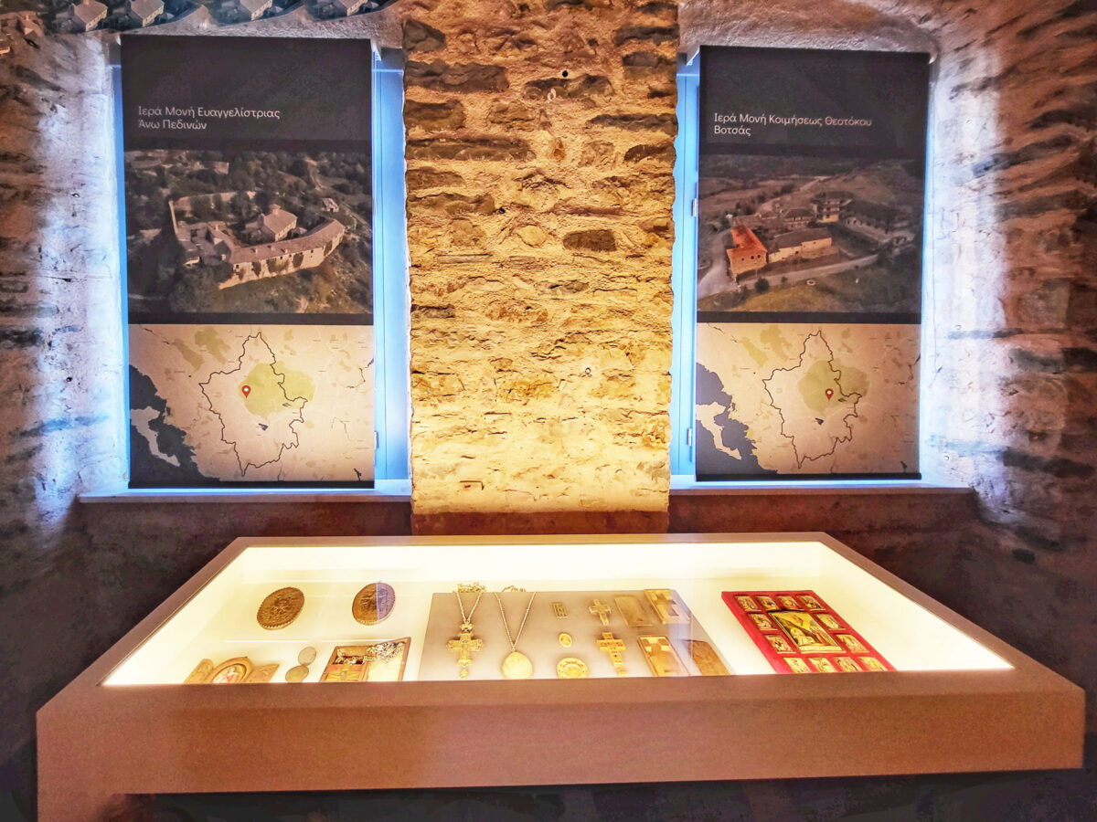 Άποψη της έκθεσης στο «Κέντρο Προστασίας και Προβολής Ιστορίας και Τέχνης» της Μητροπόλεως Ιωαννίνων (φωτ.: Ηλίας Παπαγεωργίου).