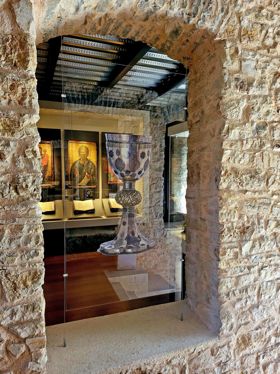 Άποψη της έκθεσης στο «Κέντρο Προστασίας και Προβολής Ιστορίας και Τέχνης» της Μητροπόλεως Ιωαννίνων (φωτ.: Ηλίας Παπαγεωργίου).