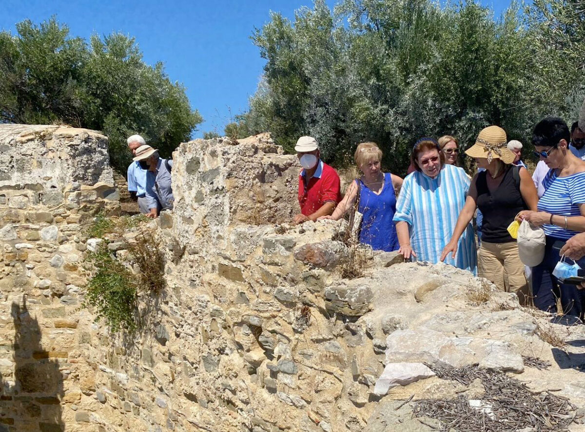 Αυτοψία της Λίνας Μενδώνη στο Κάστρο Κορώνης (φωτ.: ΥΠΠΟΑ).