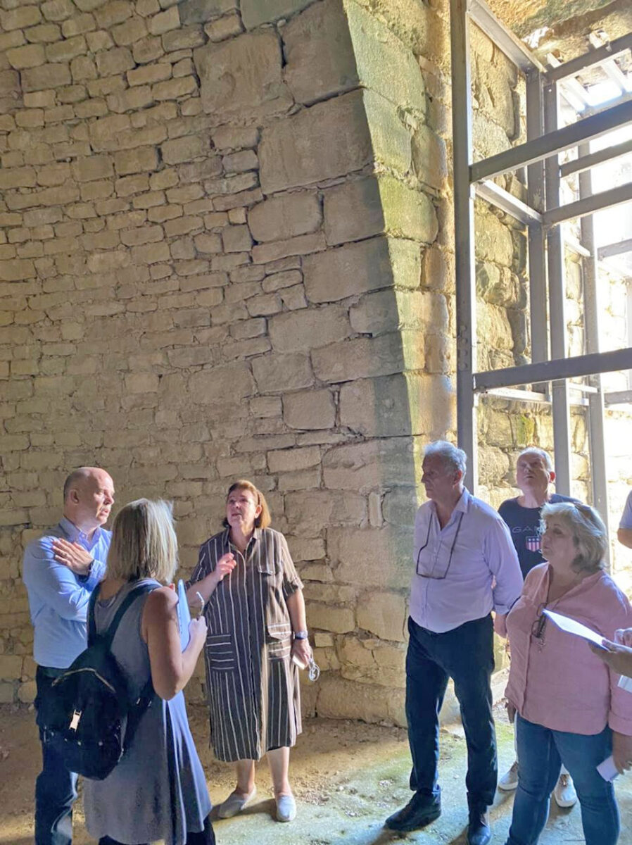 Αυτοψία στον χώρο της Περιστεριάς (φωτ.: ΥΠΠΟΑ).