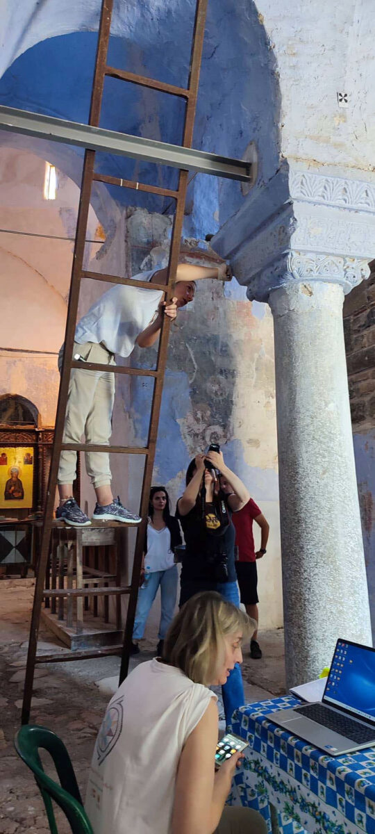 Εξειδικευμένες έρευνες στον ναό του Αγίου Νικολάου, που θα αξιοποιηθούν στο πλαίσιο εκπόνησης της μελέτης συντήρησης (φωτ.: ΕΚΒΜΜ).