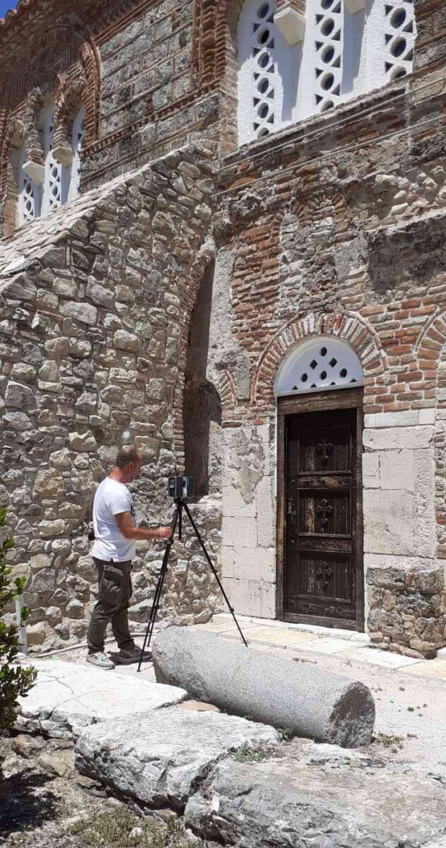 Εξειδικευμένες έρευνες στον ναό του Αγίου Νικολάου, που θα αξιοποιηθούν στο πλαίσιο εκπόνησης της μελέτης συντήρησης (φωτ.: ΕΚΒΜΜ).