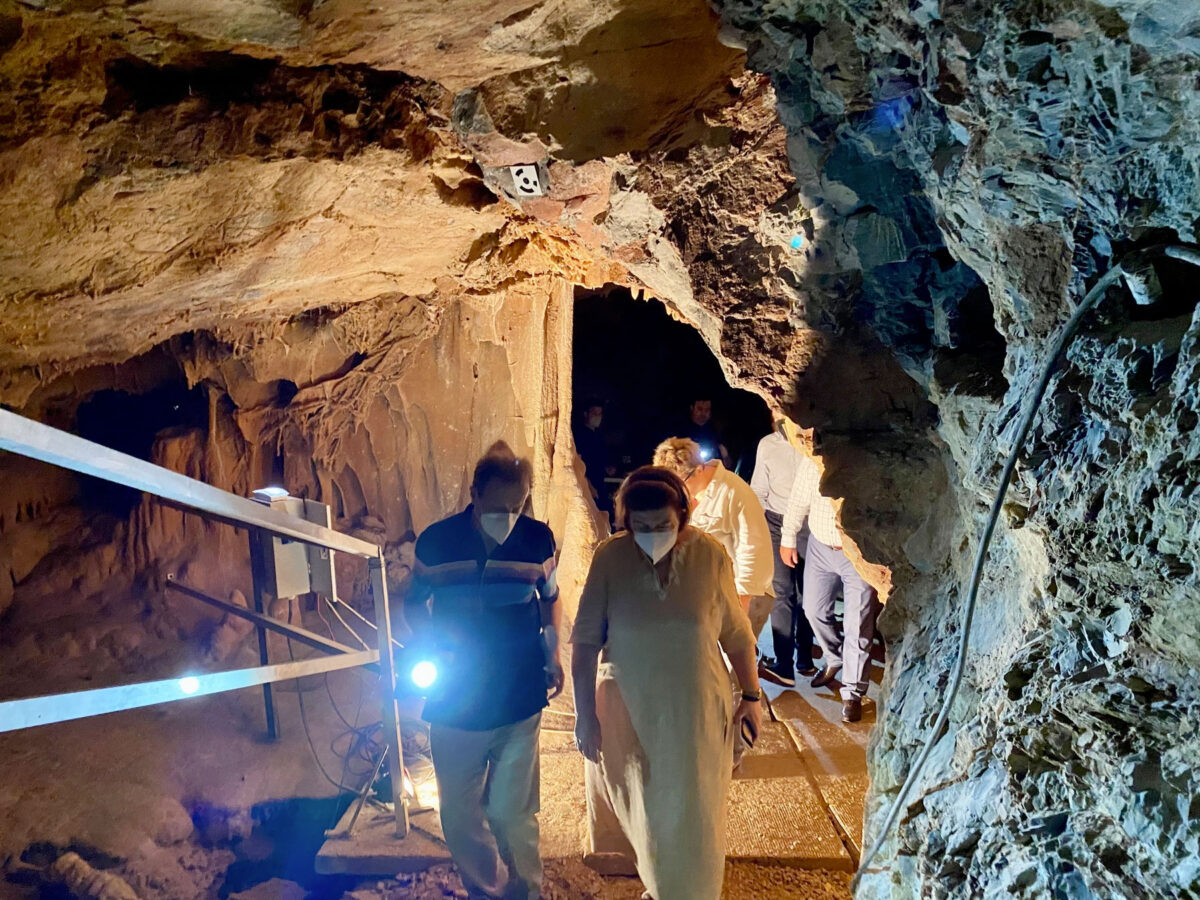 Αυτοψία στο σπήλαιο Πετραλώνων (φωτ.: ΥΠΠΟΑ).