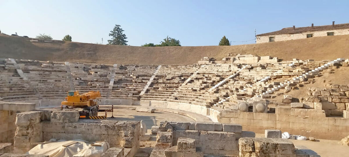 Άποψη των εργασιών αποκατάστασης στο Αρχαίο Θέατρο Λάρισας (φωτ.: ΥΠΠΟΑ).