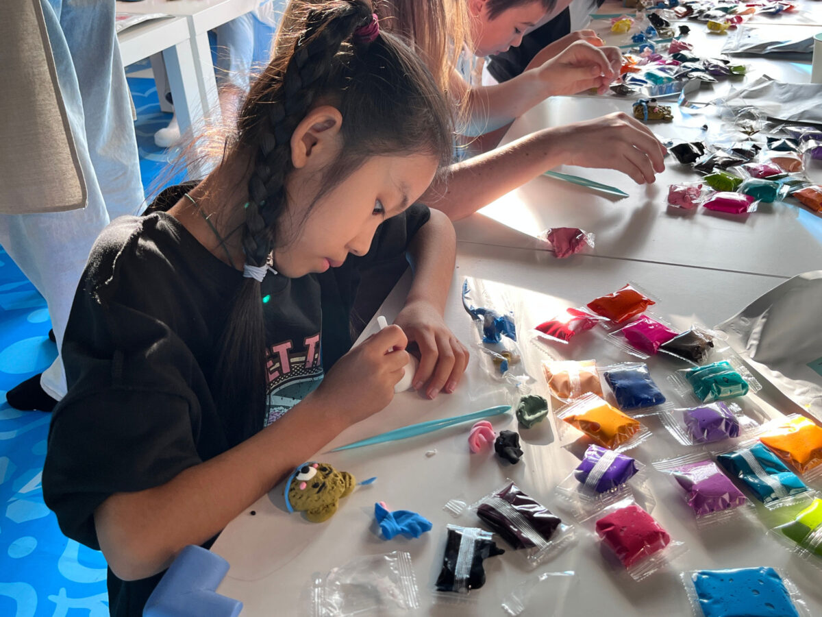 «Ταξίδι στην Ελλάδα» για μικρούς Κινέζους με τα παιχνίδια του Μουσείου Μπενάκη