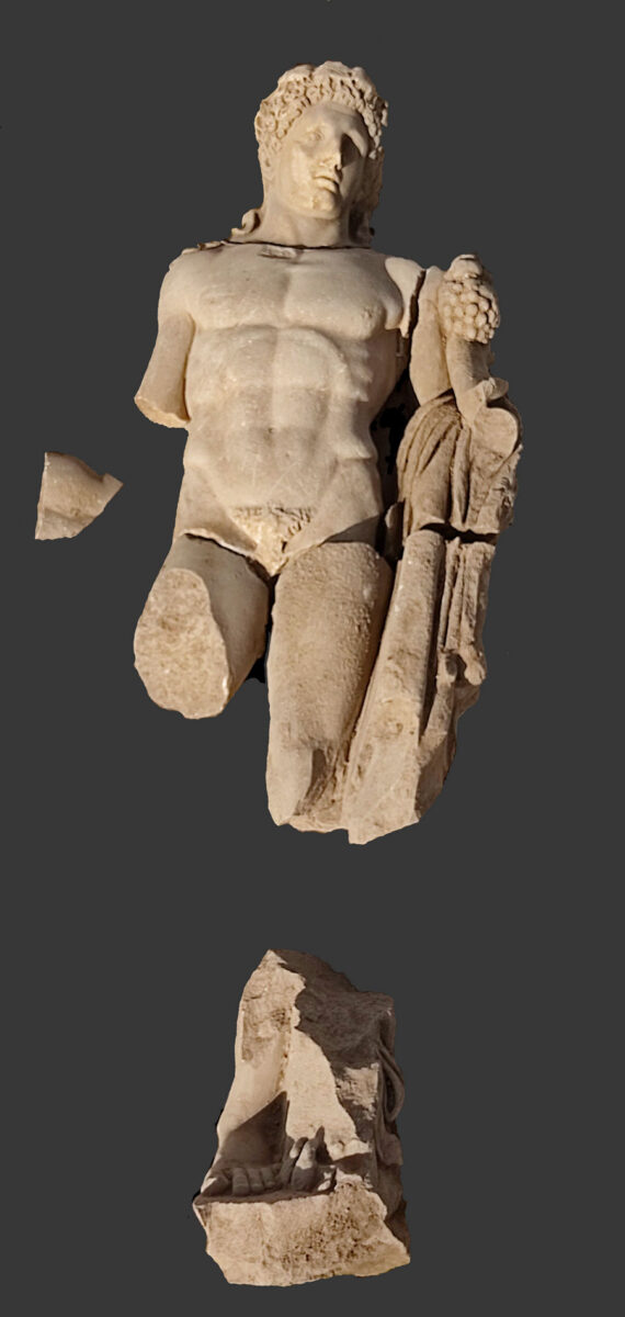 Άγαλμα των ρωμαϊκών χρόνων που εικονίζει τον Ηρακλή και αποκαλύφθηκε στους Φιλίππους (2022). Φωτ.: ΥΠΠΟΑ.