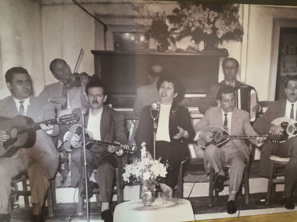 Ο Βασίλης Τσιτσάνης. Φωτογραφία στο Μουσείο Τσιτσάνη στα Τρίκαλα (φωτ.: ΑΠΕ-ΜΠΕ / Αποστόλης Ζώης).