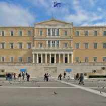 Boυλή: Κατατέθηκε η συμφωνία για τις 161 κυκλαδικές αρχαιότητες