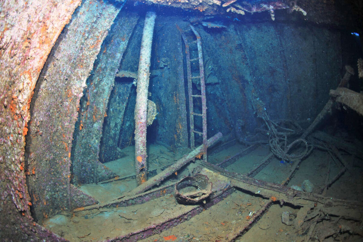 Εσωτερική εικόνα από την πρύμνη του ναυαγίου. Πηγή εικόνας: Αρχείο Κώστα Θωκταρίδη.