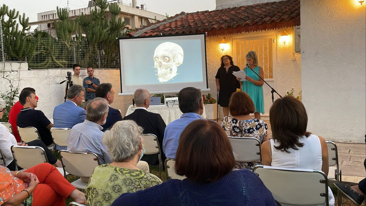 Από τα εγκαίνια της έκθεσης στο Καλογεροπούλειο Ίδρυμα (πηγή εικόνας: ΑΠΕ-ΜΠΕ). 