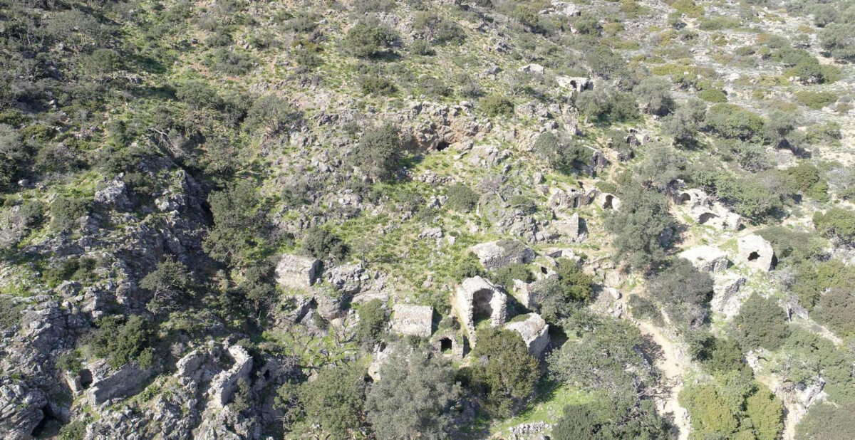 Αρχαία νεκρόπολη στον αρχαιολογικό χώρο της Λισού. Φωτ.: ΥΠΠΟΑ.
