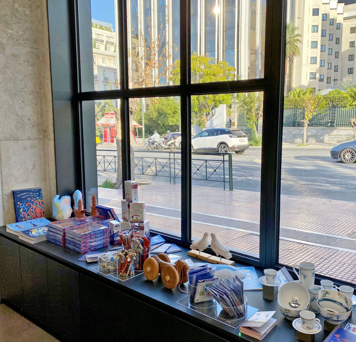 Το πωλητήριο Hellenic Heritage του ΟΔΑΠ στο χώρο των Ανθοπωλείων της Βουλής (φωτ.: ΥΠΠΟΑ).