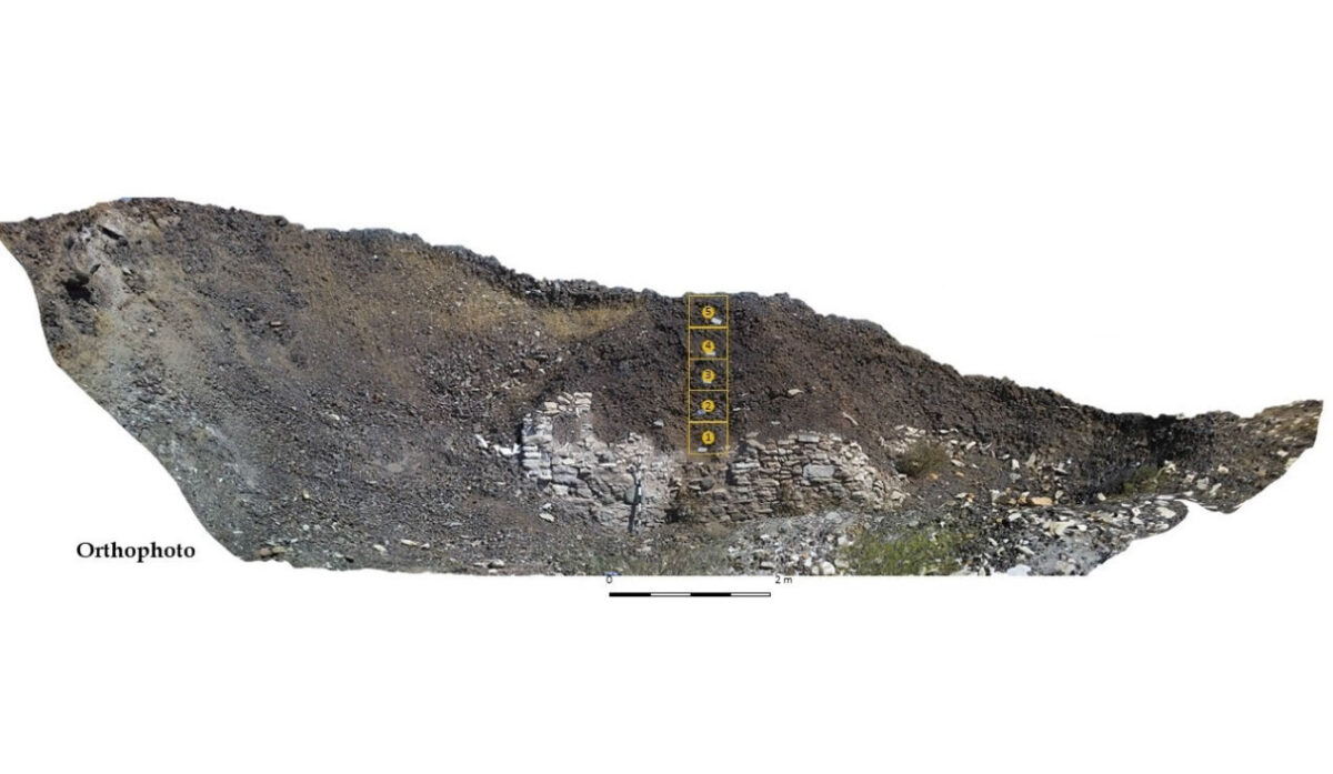 Εικ. 5. Ορθοφωτογραφία του σωρού σκωρίας στην Πέτρα με σημεία δειγματοληψίας (πηγή εικόνας: Τμήμα Αρχαιοτήτων Κύπρου).