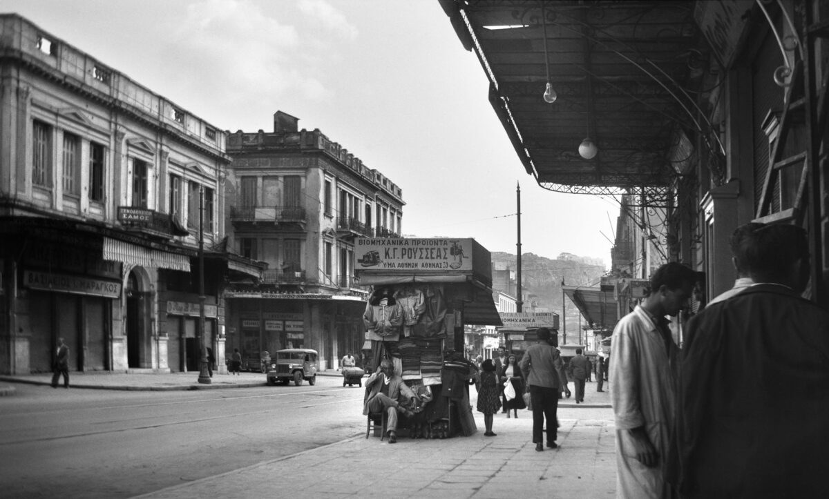 Η οδός Αιόλου ή Αθηνάς. Φωτ.: Έλλη Παπαδημητρίου. © Μουσείο Μπενάκη/Φωτογραφικά Αρχεία.