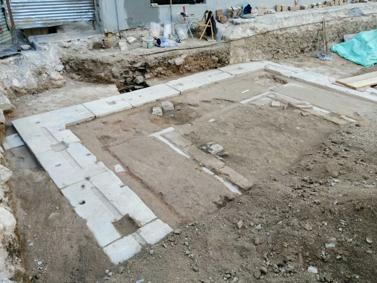 Από την ανασκαφική έρευνα στην πλατεία Θεάτρου (φωτ.: ΥΠΠΟΑ).