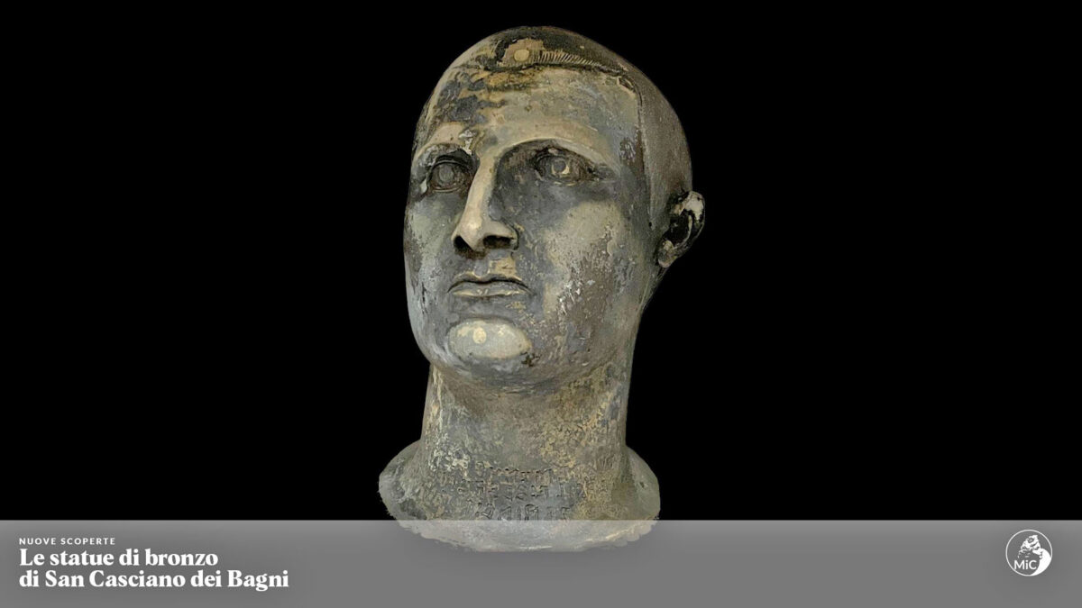 Είκοσι τέσσερα μπρούντζινα αγάλματα αποκαλύφθηκαν στην Τοσκάνη
