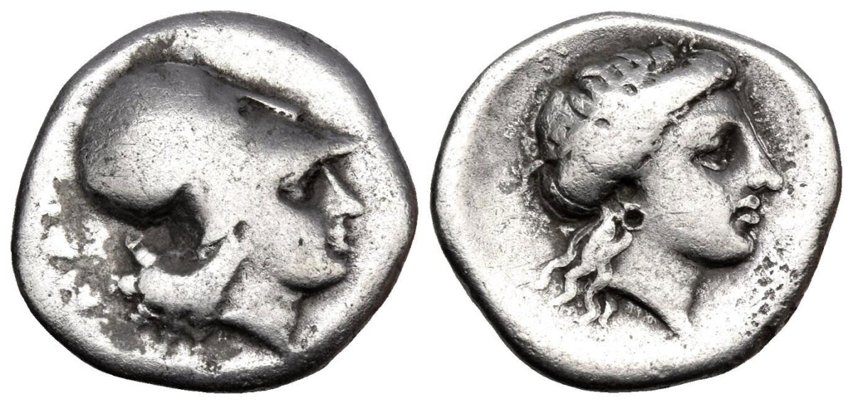 Νόμισμα της Μαντίνειας. Στον οπισθότυπο απεικονίζεται η κεφαλή της Καλλιστώς. Νομισματικό Μουσείο, Αθήνα.