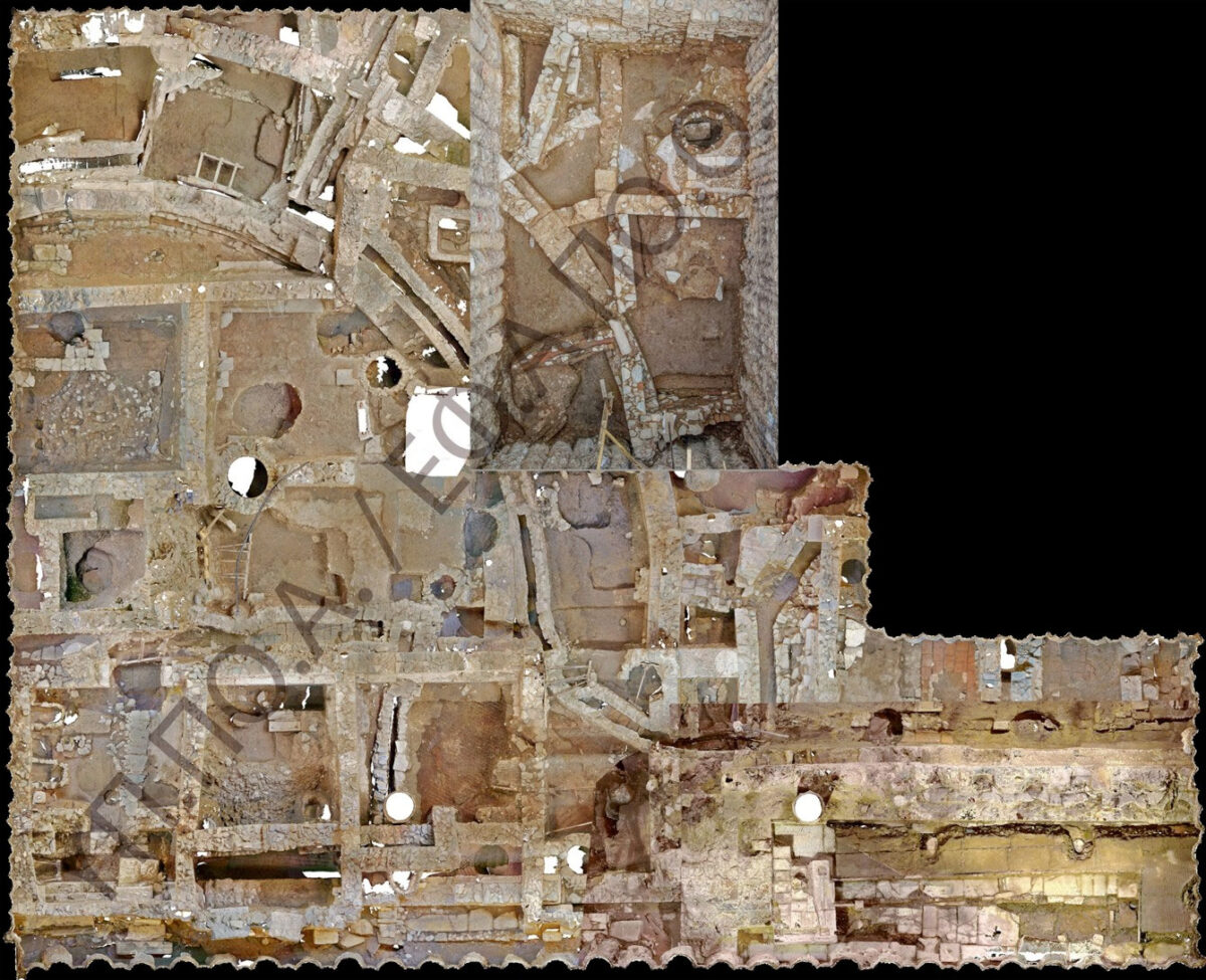 O διατηρημένος κατά χώραν αρχαιολογικός χώρος στη βόρεια είσοδο του Σταθμού Αγίας Σοφίας του Μετρό Θεσσαλονίκης. Φωτ.: ΥΠΠΟΑ.