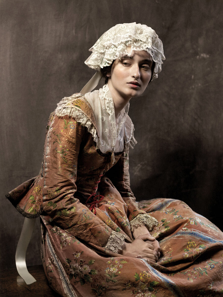 Βαγγέλης Κύρης / Ανατόλι Γεωργίεφ. 130x105 εκ. Φορεσιά Ζακύνθου, 18ος αι. Εθνικό Ιστορικό Μουσείο. Χειροποίητο κέντημα (αλυσίδα) με βαμβακερή κλωστή, σε τύπωμα από βαμβακερό καμβά.