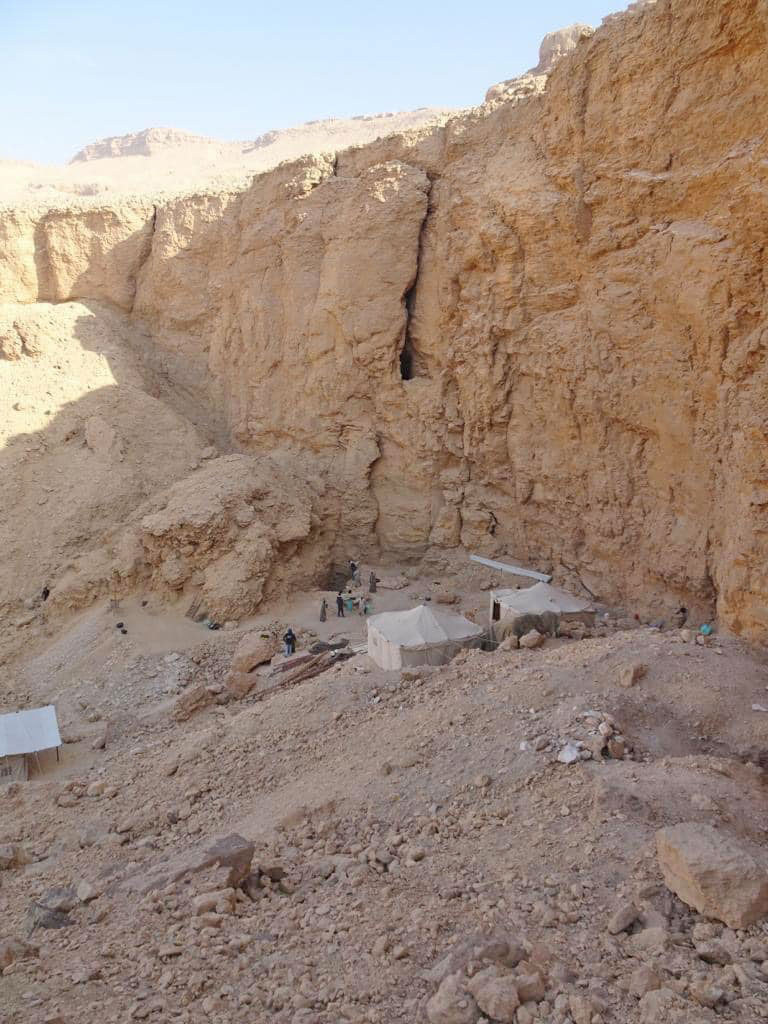 Άποψη της θέσης όπου εντοπίστηκε ο τάφος. Πηγή εικόνας: MoTA Egypt.