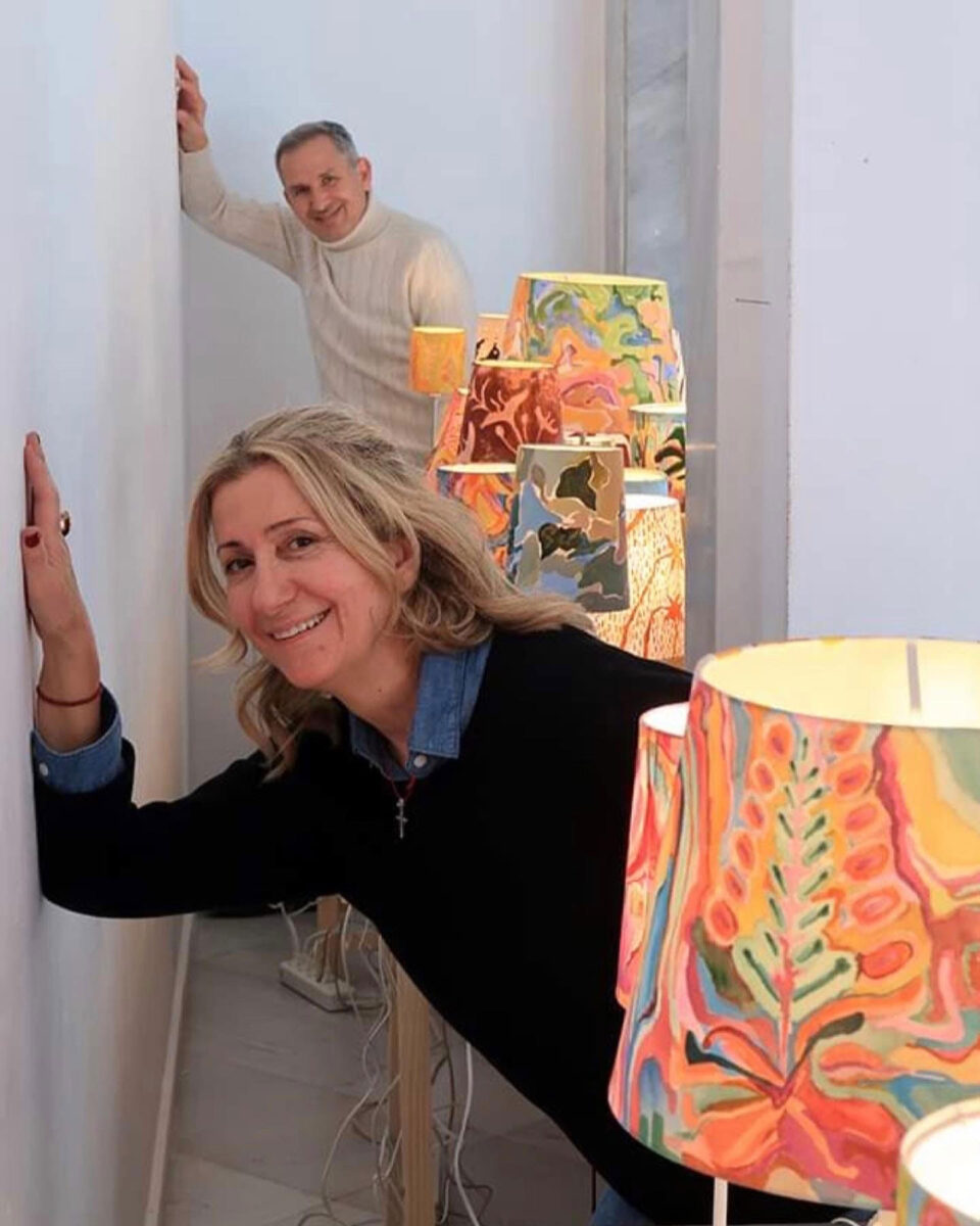 Η εικαστικός Μαρία Δελλαπόρτα και ο επιμελητής της έκθεσης, Γιάννης Αργυριάδης (φωτ.: Βασίλης Βαρσακέλης).