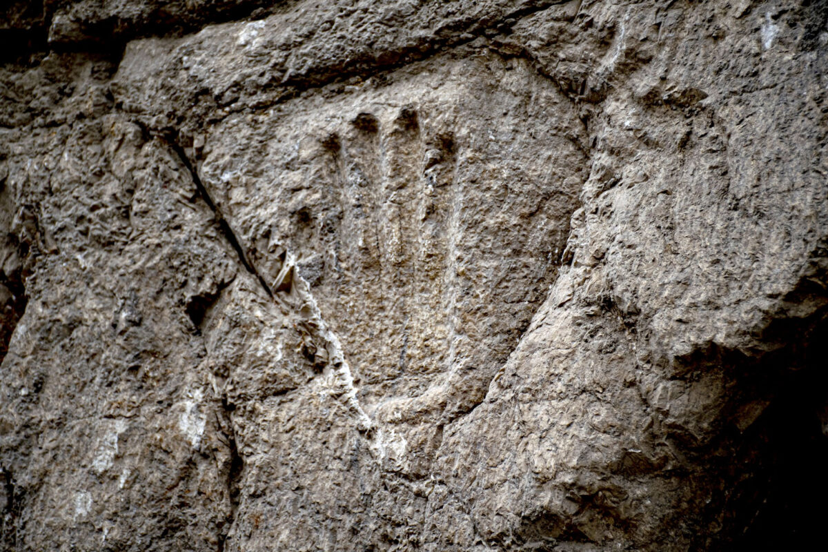 Μυστηρώδες αποτύπωμα χεριού σε πέτρα βρέθηκε στην Ιερουσαλήμ