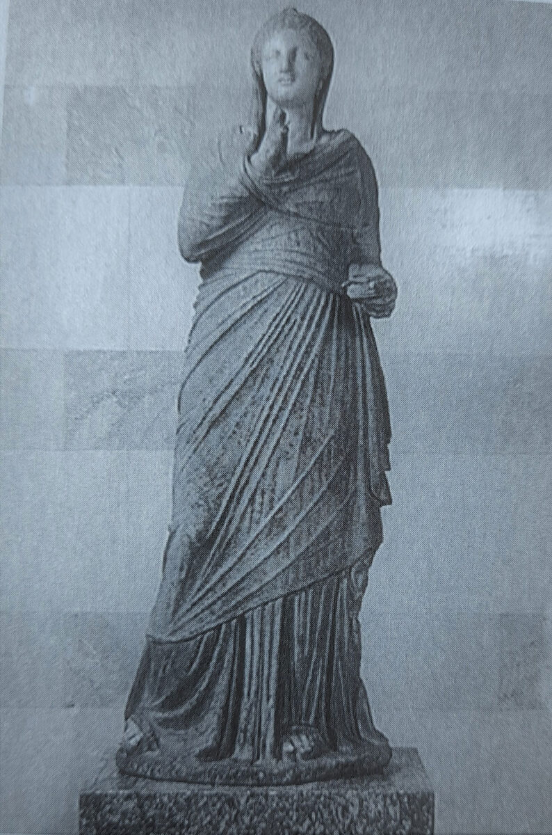 Γυναίκα με ιμάτιο, Ανάφη (Μουσείο Ερμιτάζ).