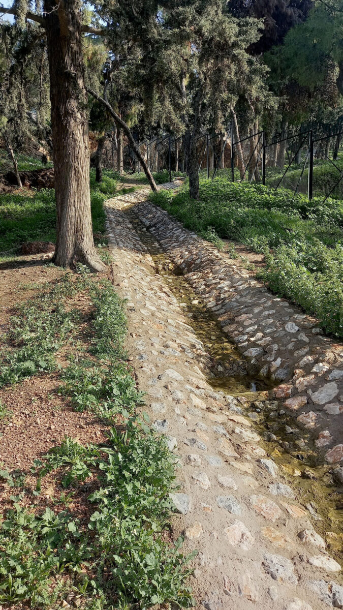 Τάφρος στην περιοχή του Αρείου Πάγου (φωτ.: ΥΠΠΟΑ).